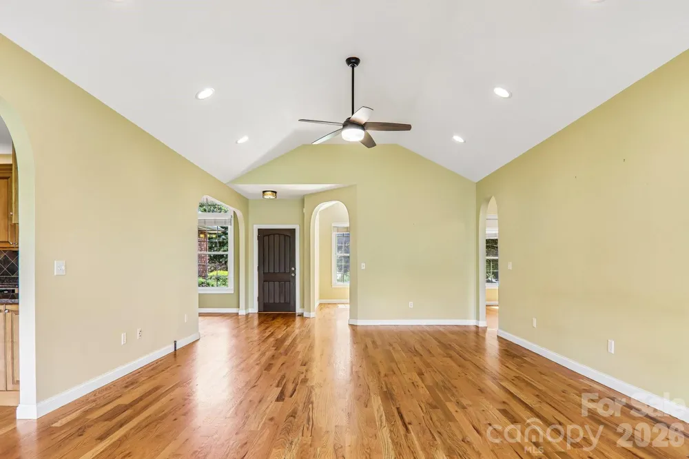 28 Tudor Crescent Court Hendersonville, NC 28739