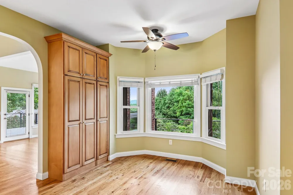 28 Tudor Crescent Court Hendersonville, NC 28739