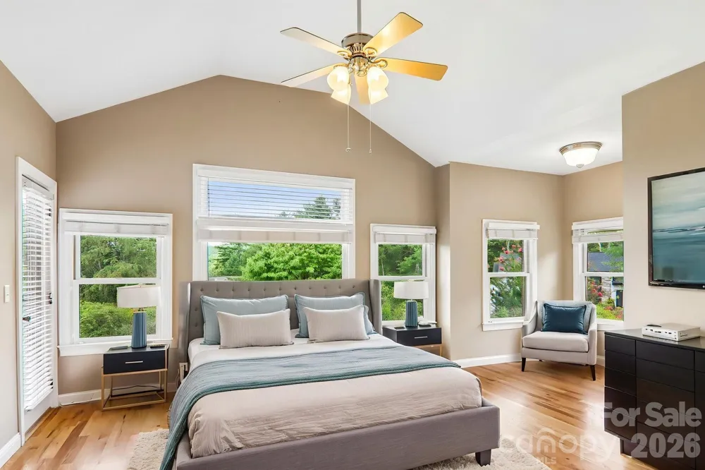 28 Tudor Crescent Court Hendersonville, NC 28739