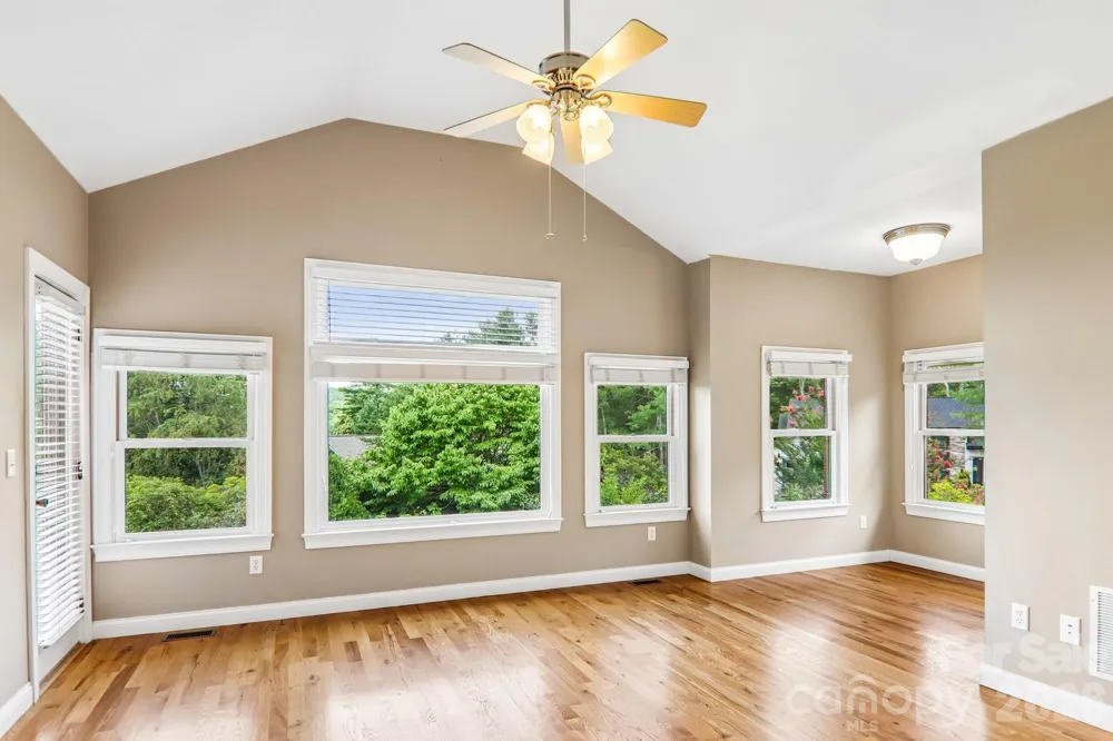 28 Tudor Crescent Court Hendersonville, NC 28739