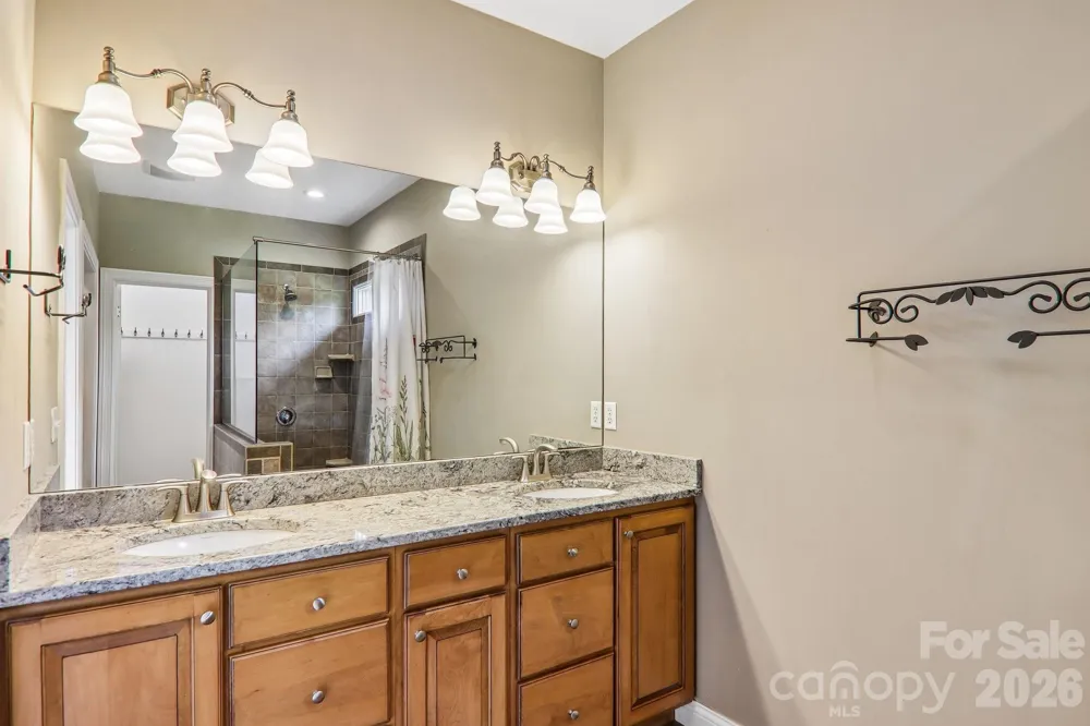 28 Tudor Crescent Court Hendersonville, NC 28739