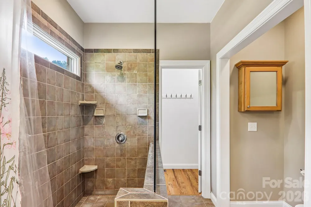 28 Tudor Crescent Court Hendersonville, NC 28739