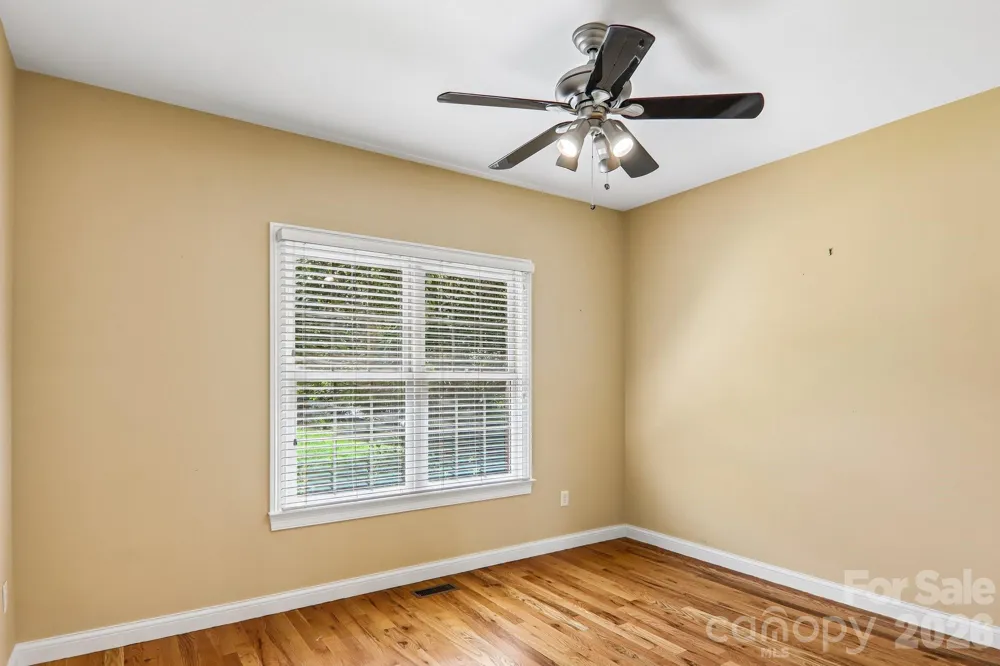 28 Tudor Crescent Court Hendersonville, NC 28739