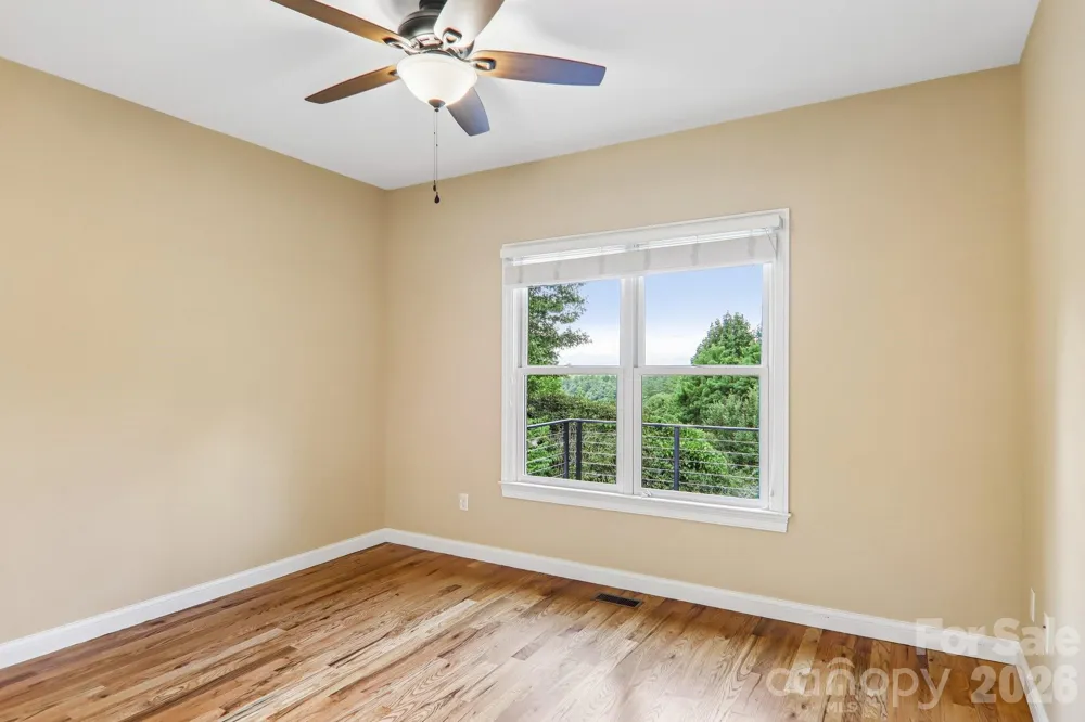 28 Tudor Crescent Court Hendersonville, NC 28739