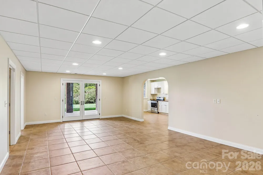 28 Tudor Crescent Court Hendersonville, NC 28739