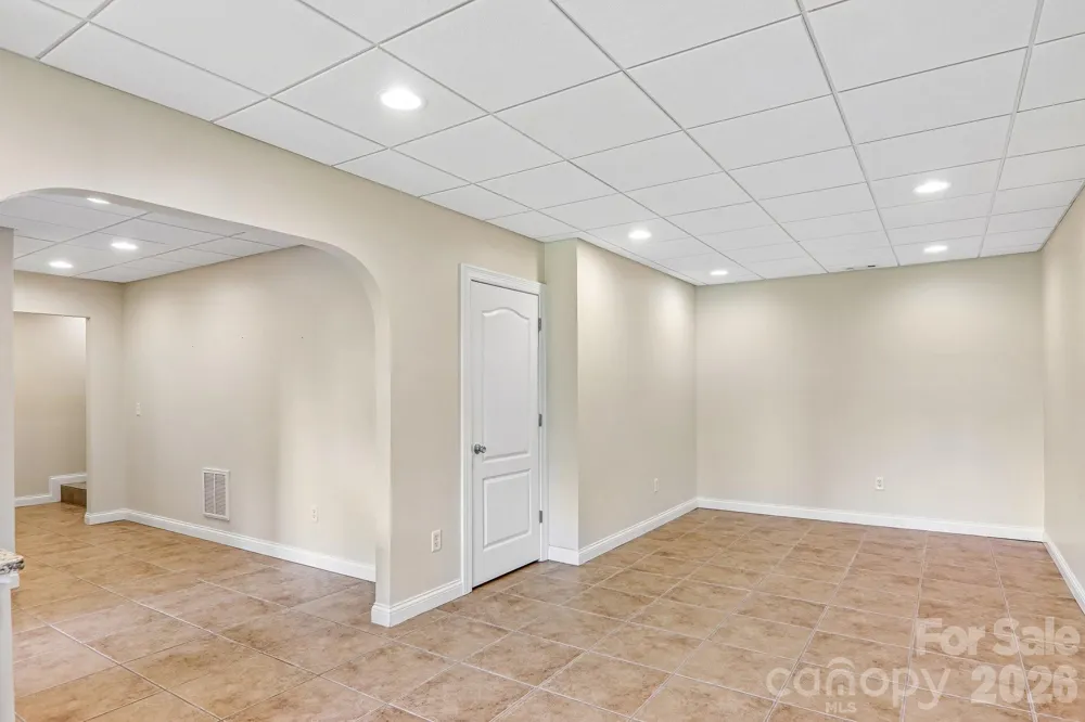 28 Tudor Crescent Court Hendersonville, NC 28739