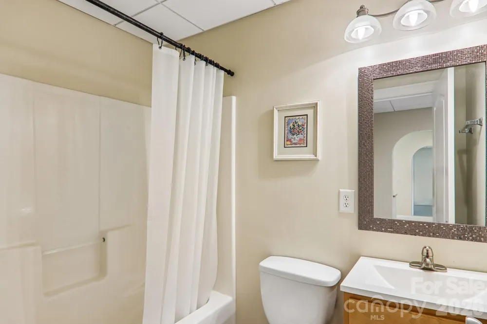 28 Tudor Crescent Court Hendersonville, NC 28739