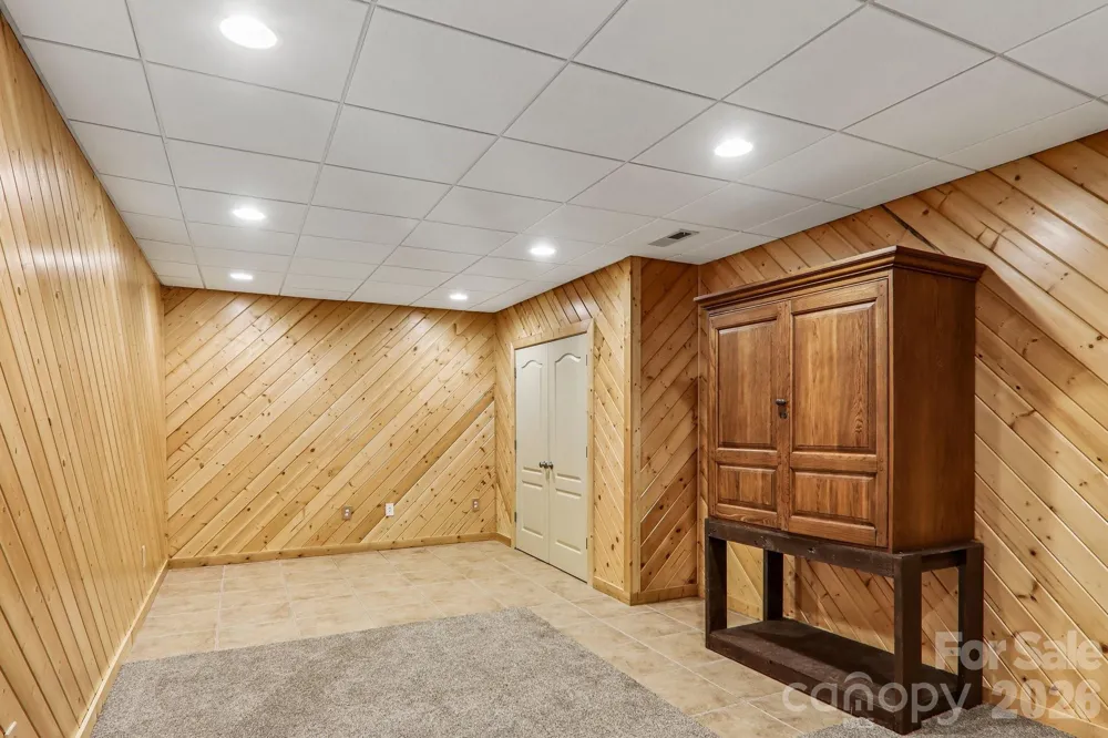 28 Tudor Crescent Court Hendersonville, NC 28739