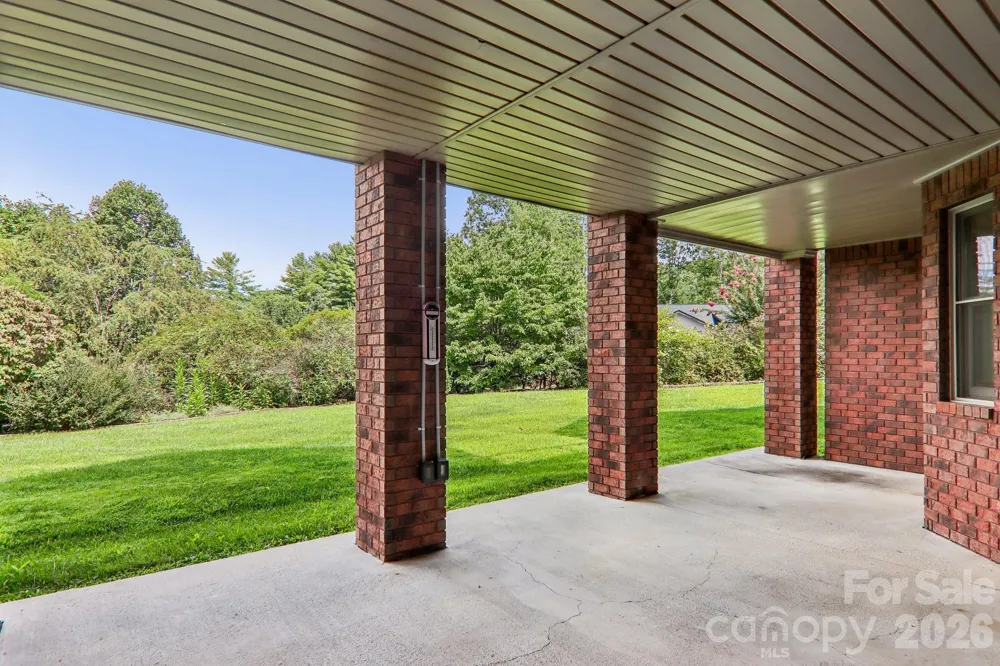 28 Tudor Crescent Court Hendersonville, NC 28739