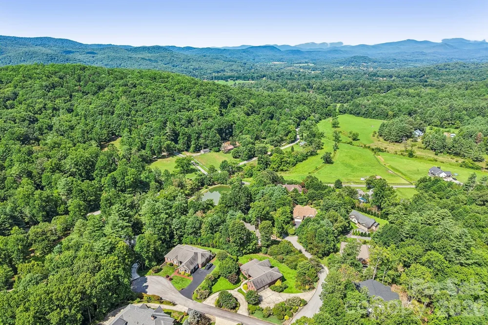28 Tudor Crescent Court Hendersonville, NC 28739