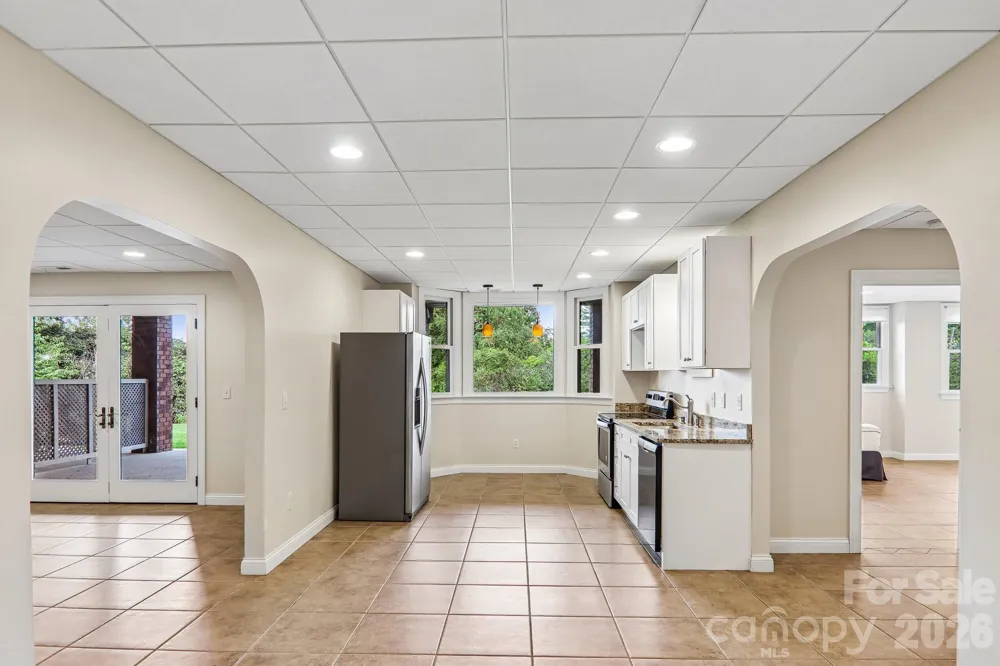 28 Tudor Crescent Court Hendersonville, NC 28739