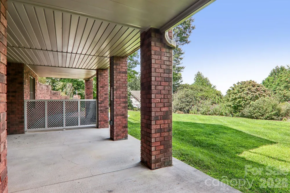 28 Tudor Crescent Court Hendersonville, NC 28739