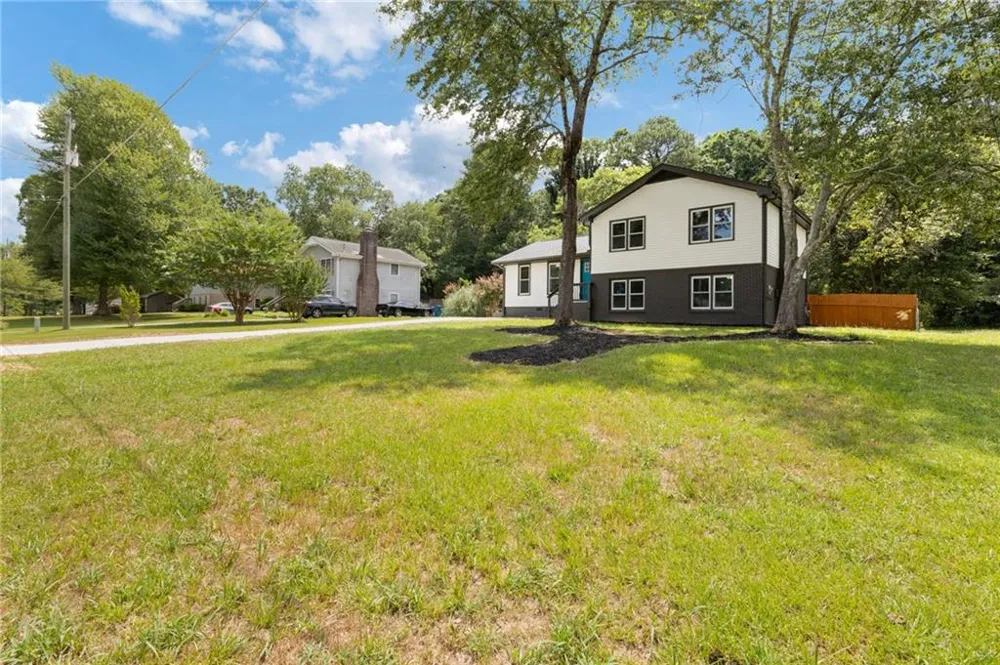 2531 Falcon Ridge Drive Grayson, GA 30017