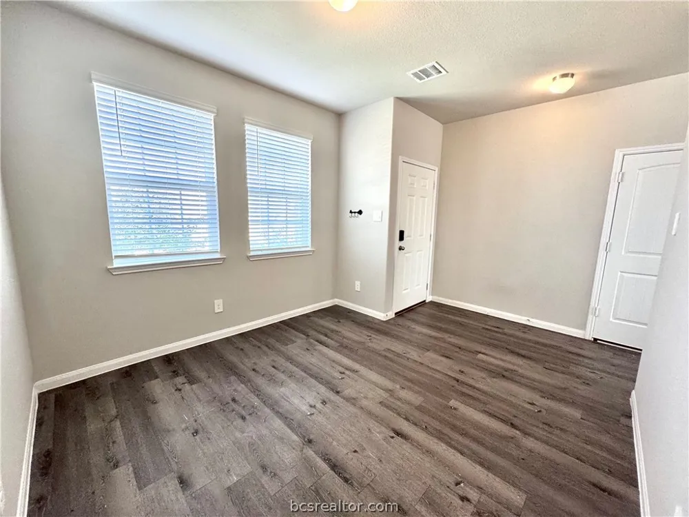 303 BLACK BEAR DRIVE Huntsville, TX 77320