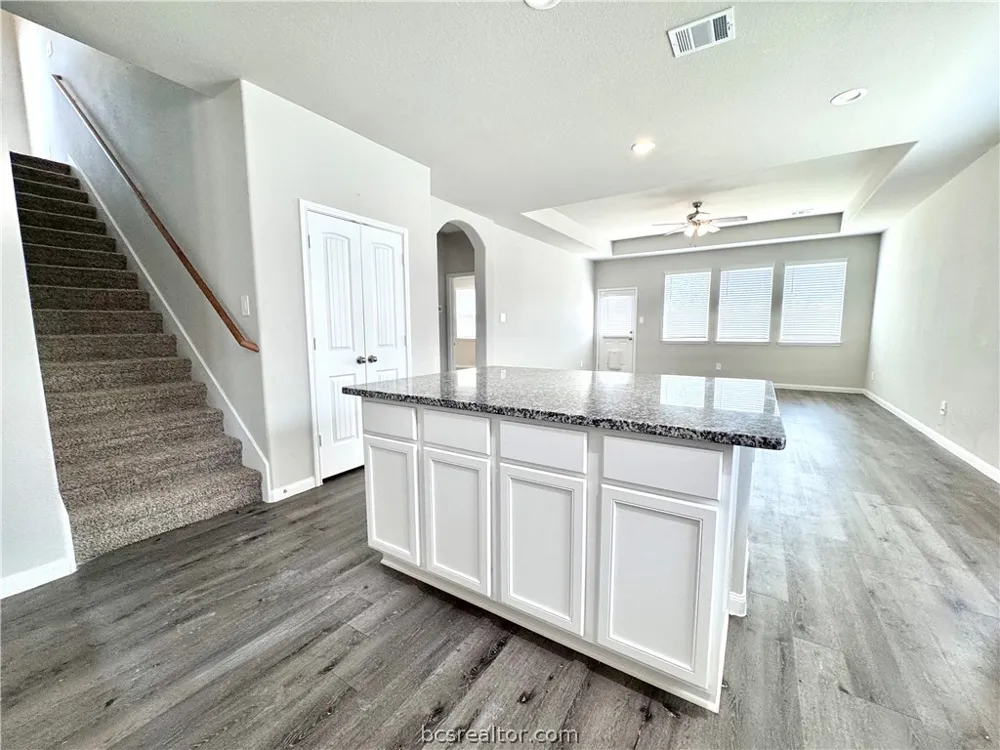 303 BLACK BEAR DRIVE Huntsville, TX 77320