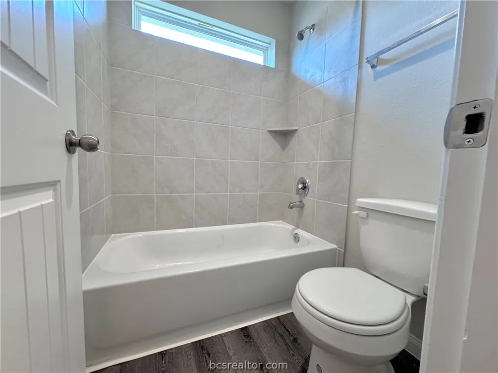 303 BLACK BEAR DRIVE Huntsville, TX 77320