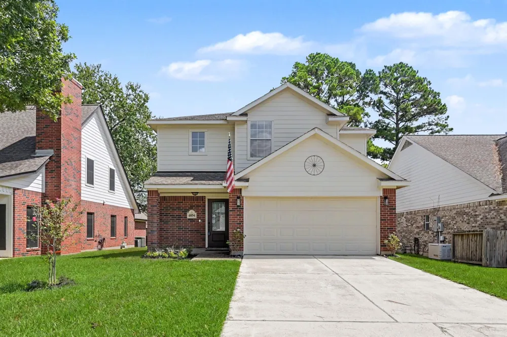 6894 Stillwater Drive Willis, TX 77318