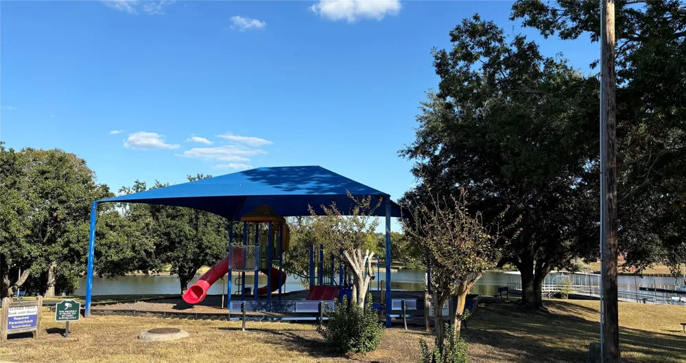 6894 Stillwater Drive Willis, TX 77318