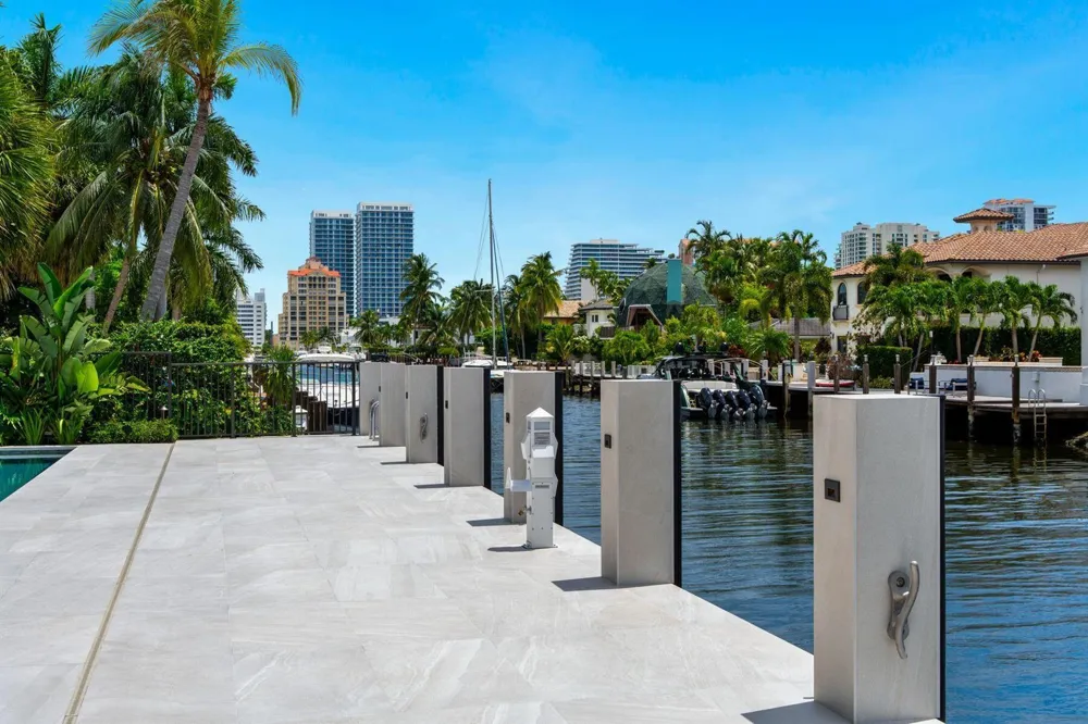 2400 Barcelona Drive Fort Lauderdale, FL 33301