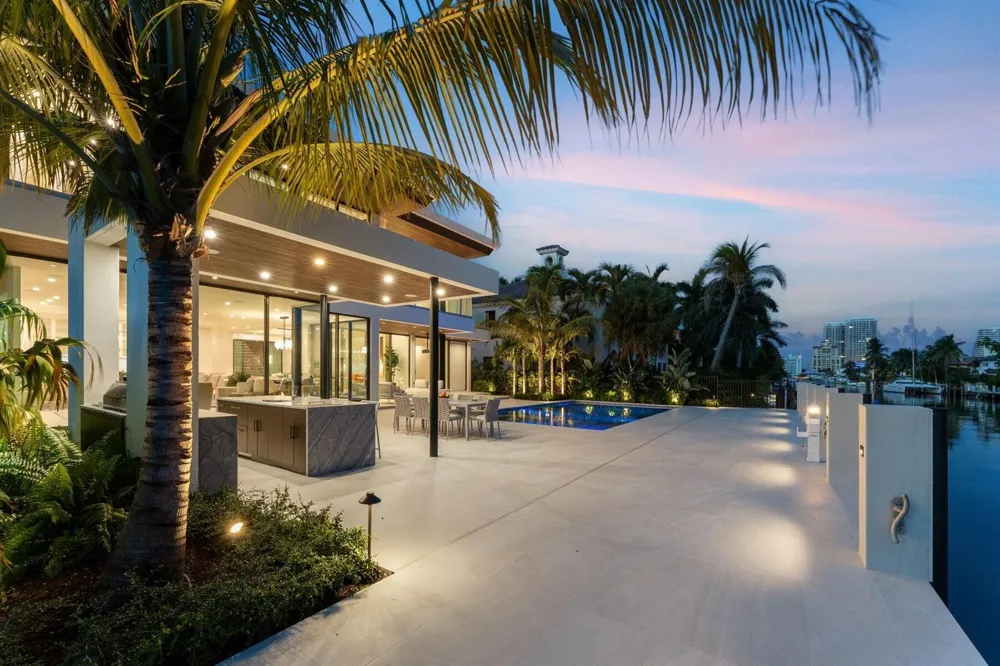 2400 Barcelona Drive Fort Lauderdale, FL 33301