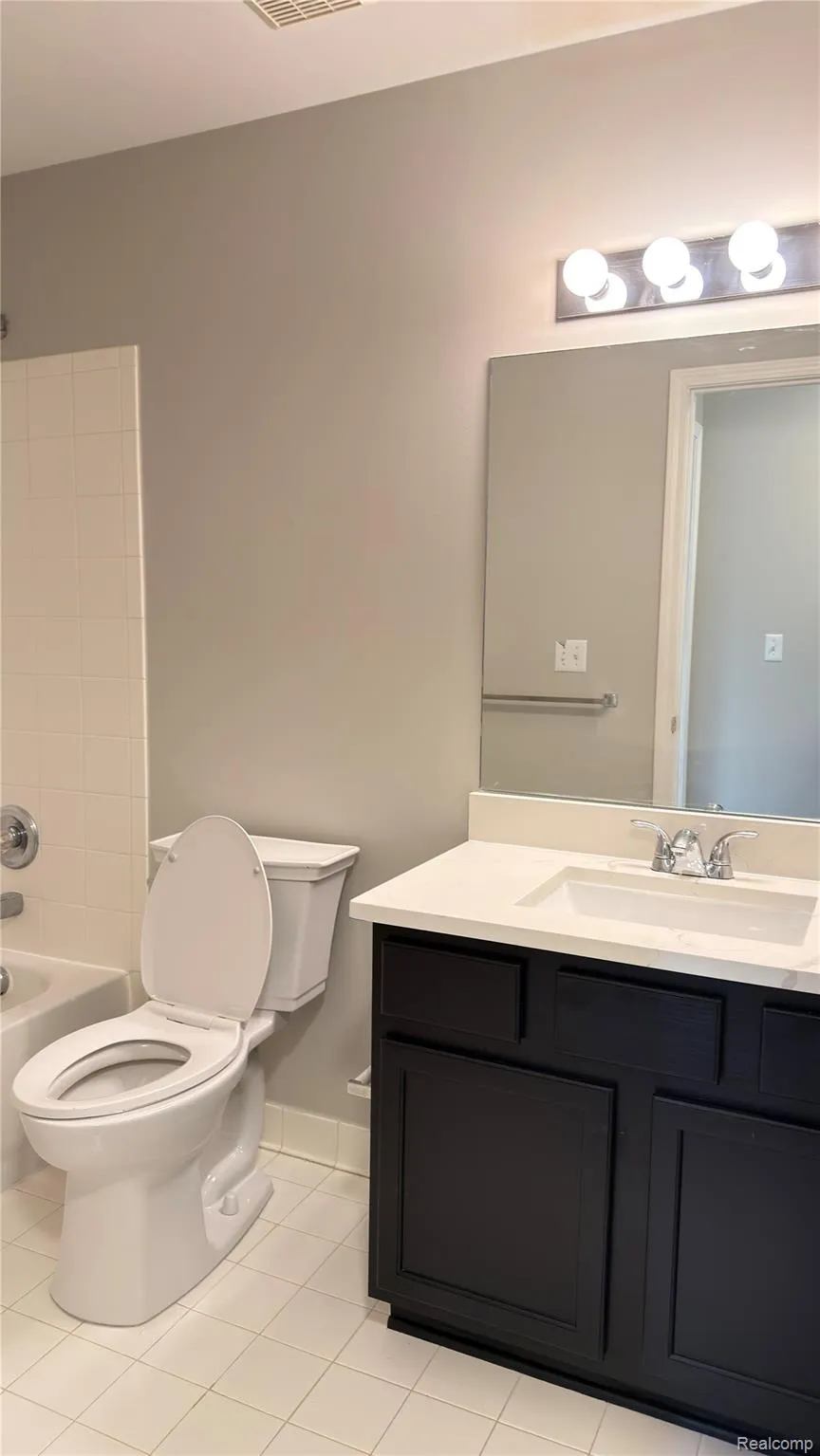 24202 Chesapeake Circle Walled Lake City, MI 48390