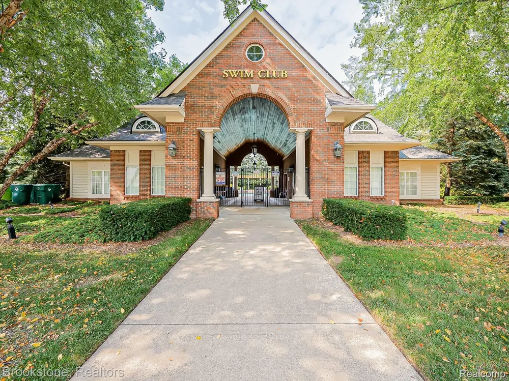 24202 Chesapeake Circle Walled Lake City, MI 48390