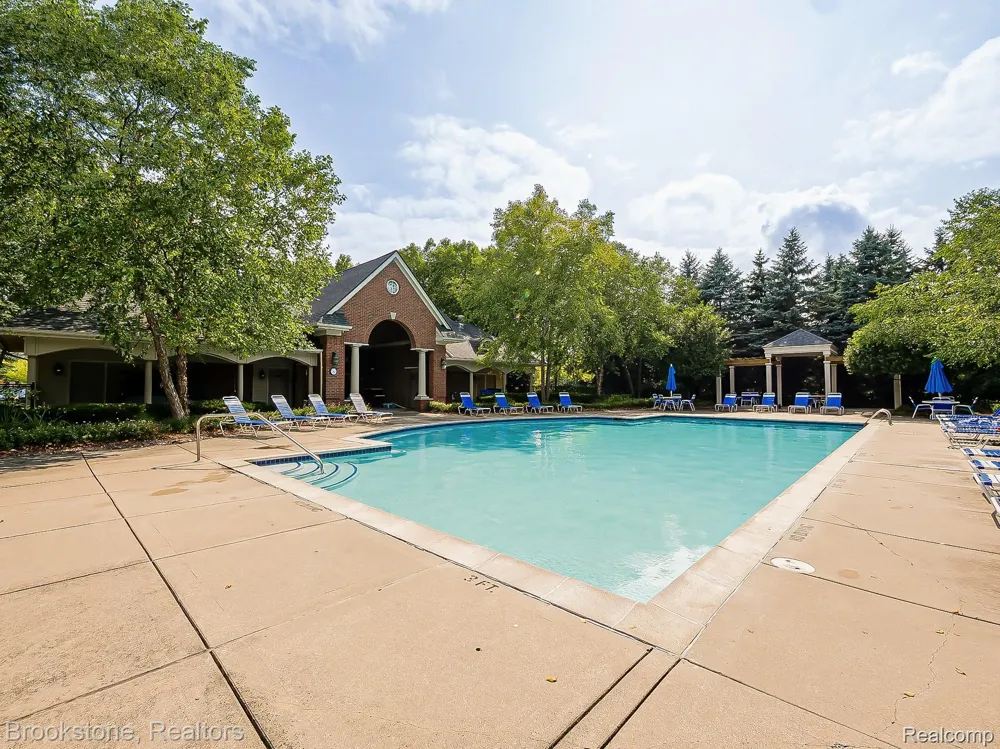 24202 Chesapeake Circle Walled Lake City, MI 48390