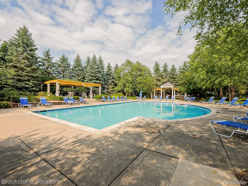24202 Chesapeake Circle Walled Lake City, MI 48390