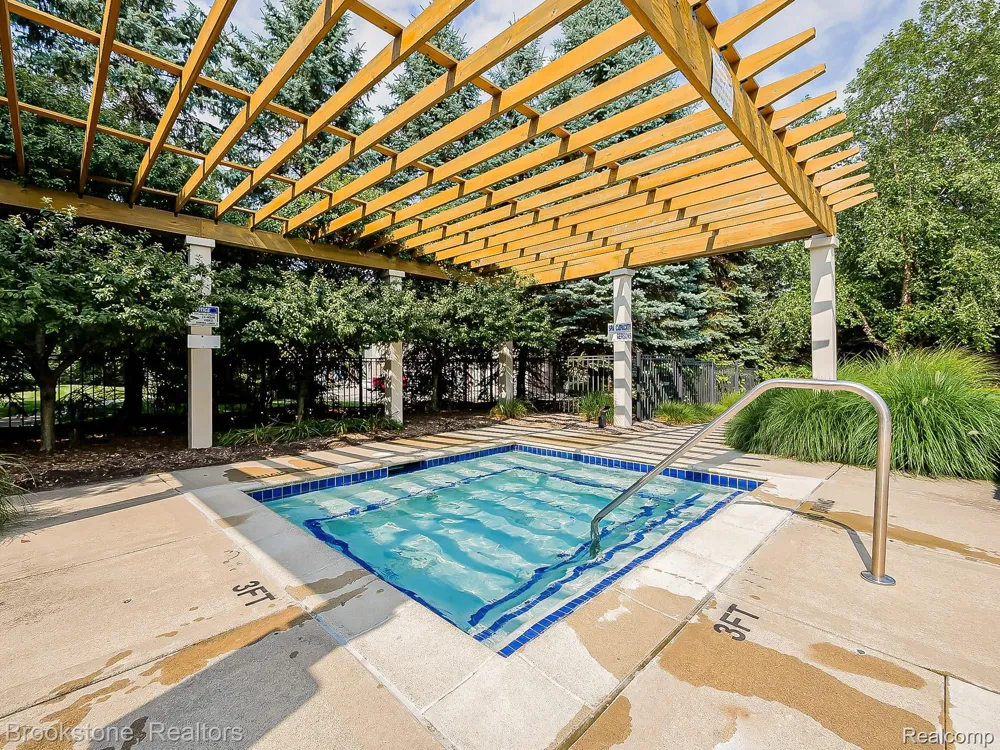 24202 Chesapeake Circle Walled Lake City, MI 48390