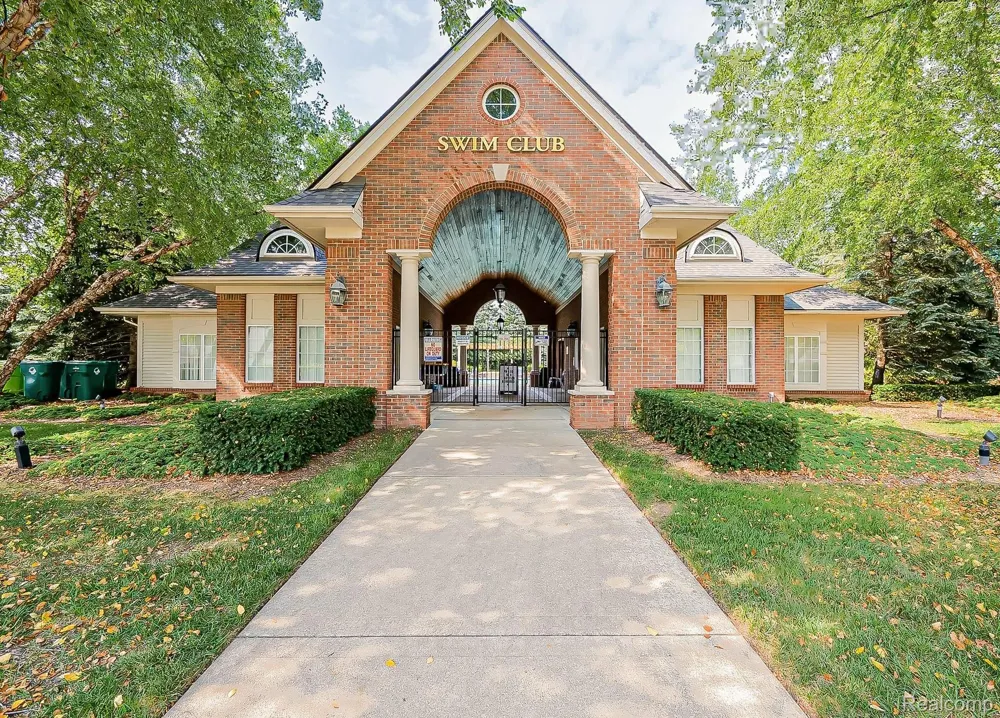 24202 Chesapeake Circle Walled Lake City, MI 48390