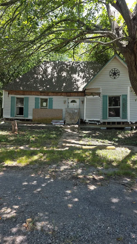 107 W Travis Street