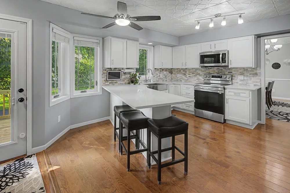 1705 Rushmore Drive Burnsville, MN 55306