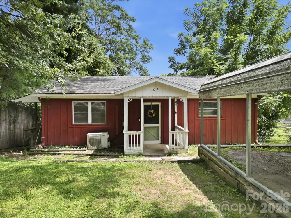 307 Beverly Avenue Hendersonville, NC 28792