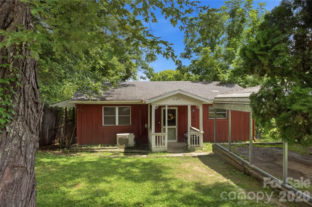 307 Beverly Avenue Hendersonville, NC 28792
