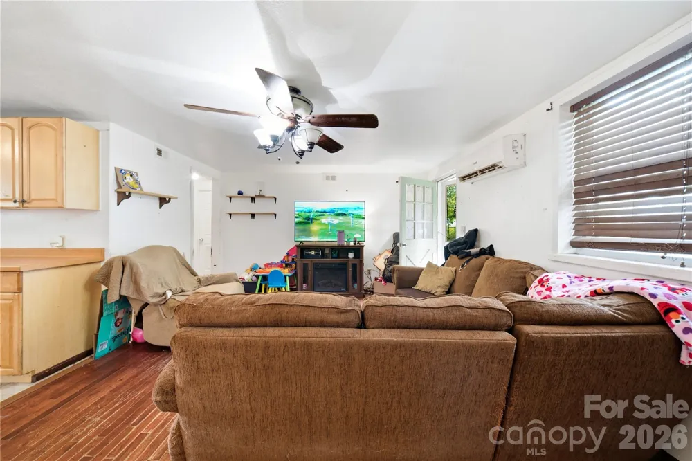 307 Beverly Avenue Hendersonville, NC 28792