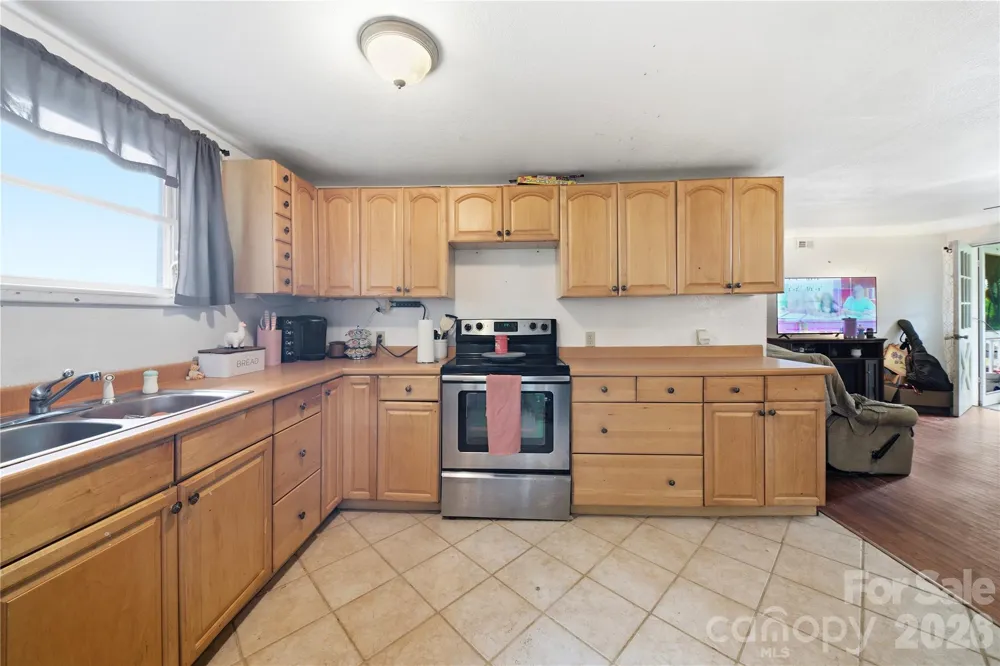 307 Beverly Avenue Hendersonville, NC 28792