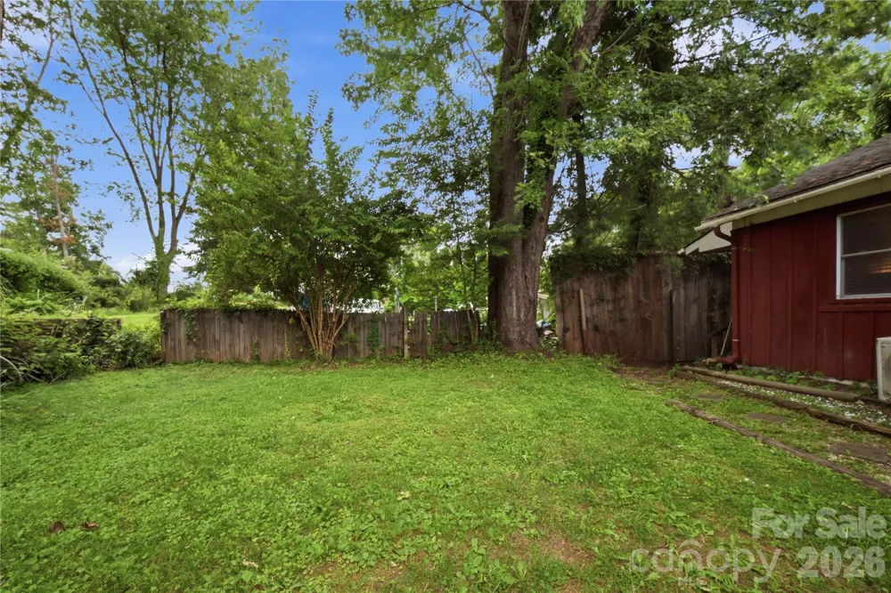 307 Beverly Avenue Hendersonville, NC 28792