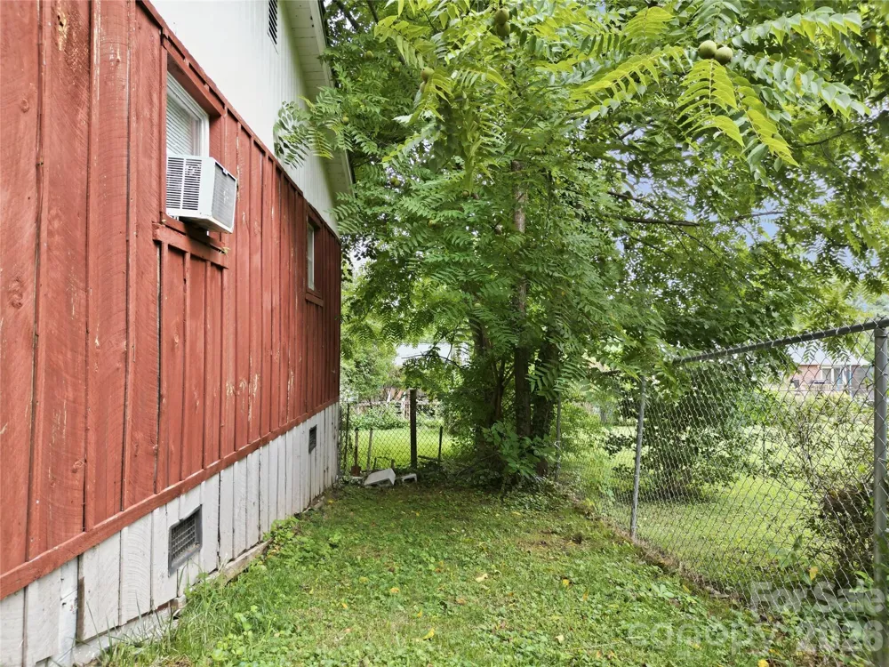 307 Beverly Avenue Hendersonville, NC 28792