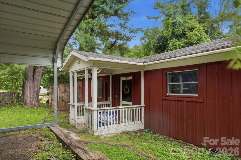 307 Beverly Avenue Hendersonville, NC 28792