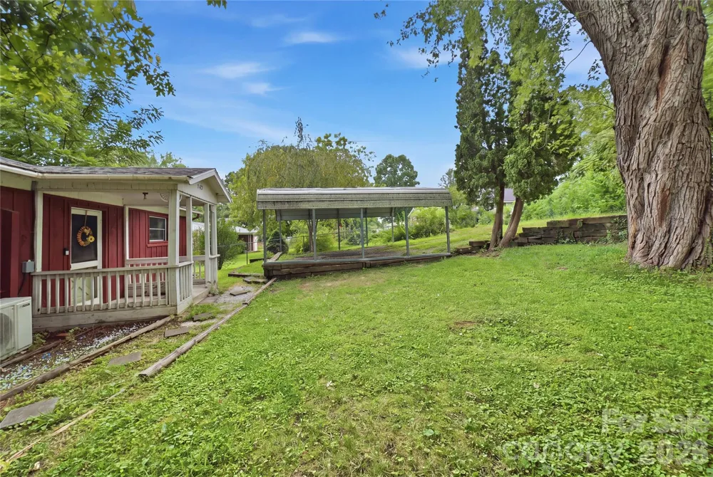 307 Beverly Avenue Hendersonville, NC 28792