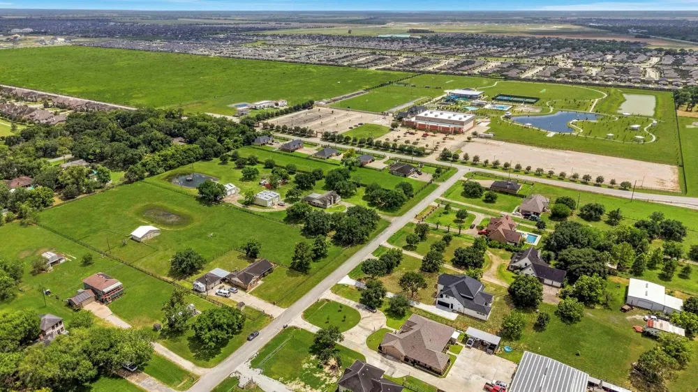 1011 Tori Richmond, TX 77469