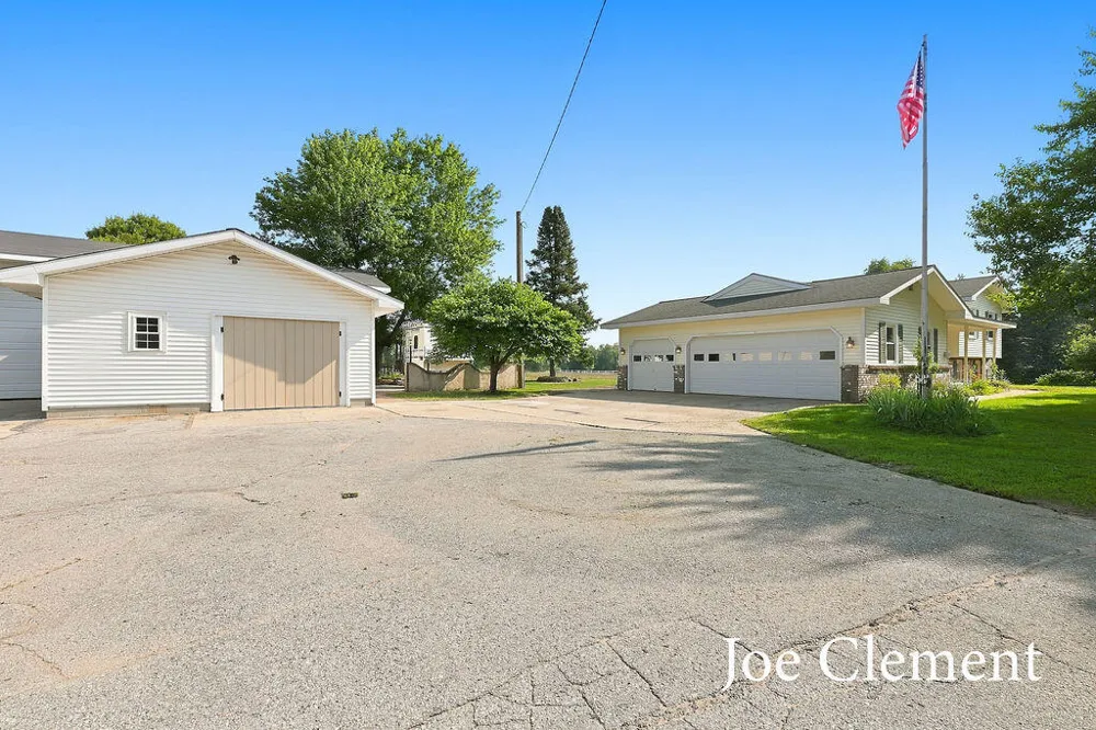 2283 19 Mile Road NW Kent City, MI 49330
