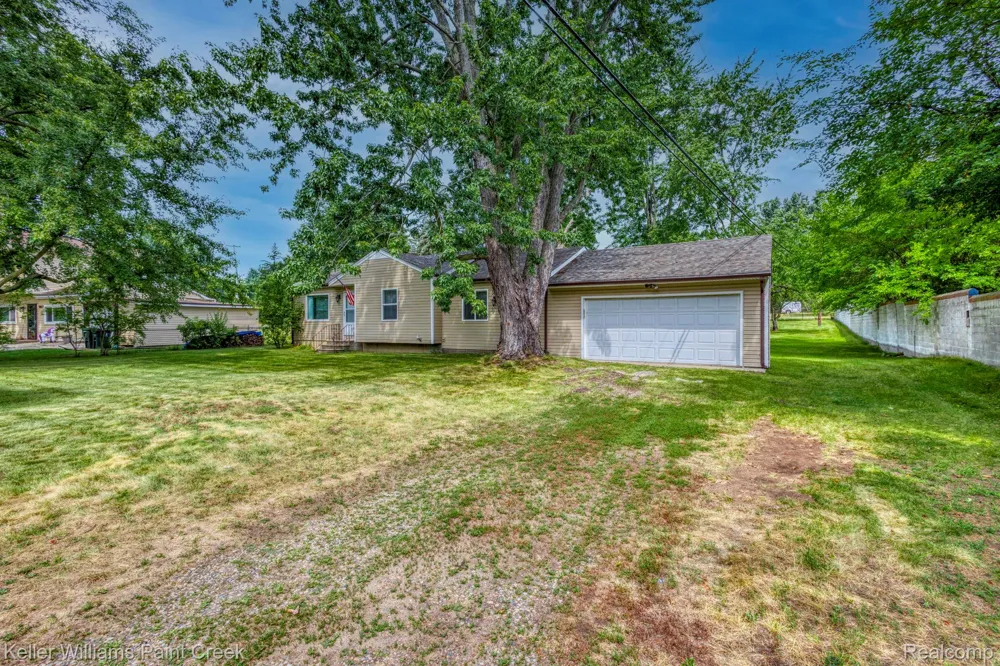 2244 Hammerslea Road Orion Charter Township, MI 48359