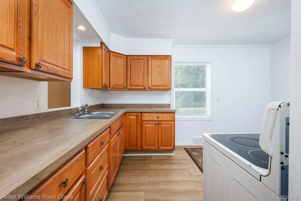 2244 Hammerslea Road Orion Charter Township, MI 48359