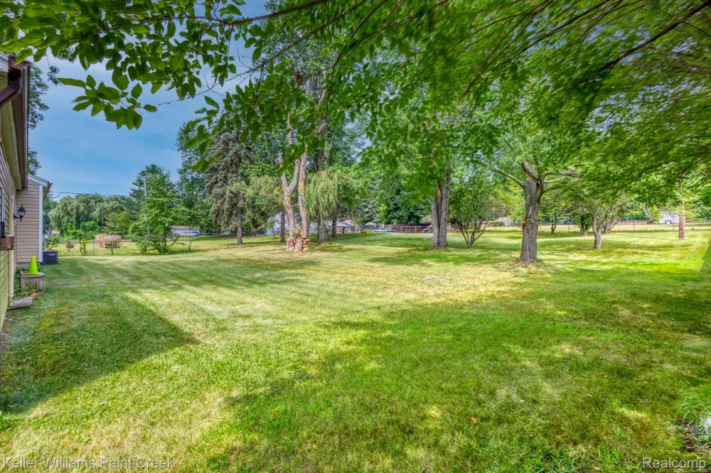 2244 Hammerslea Road Orion Charter Township, MI 48359