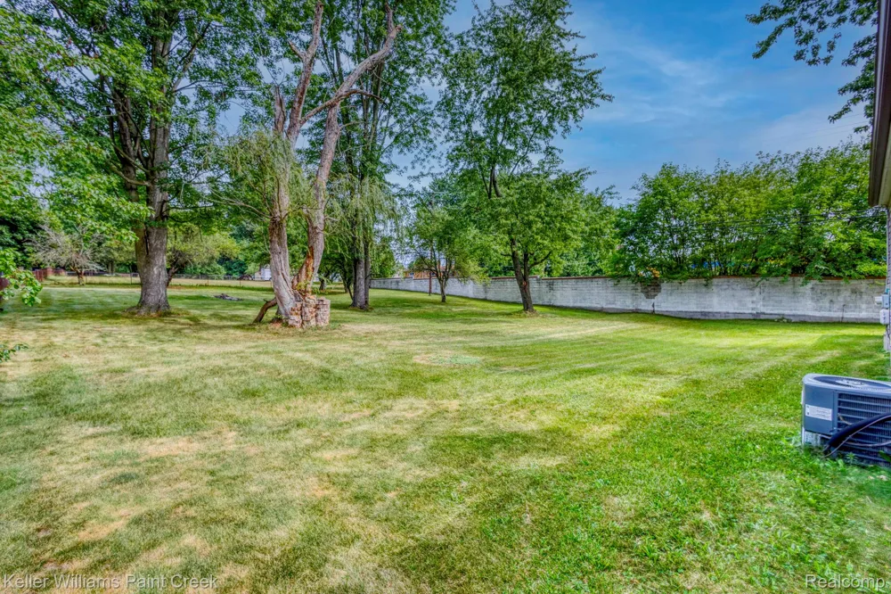 2244 Hammerslea Road Orion Charter Township, MI 48359