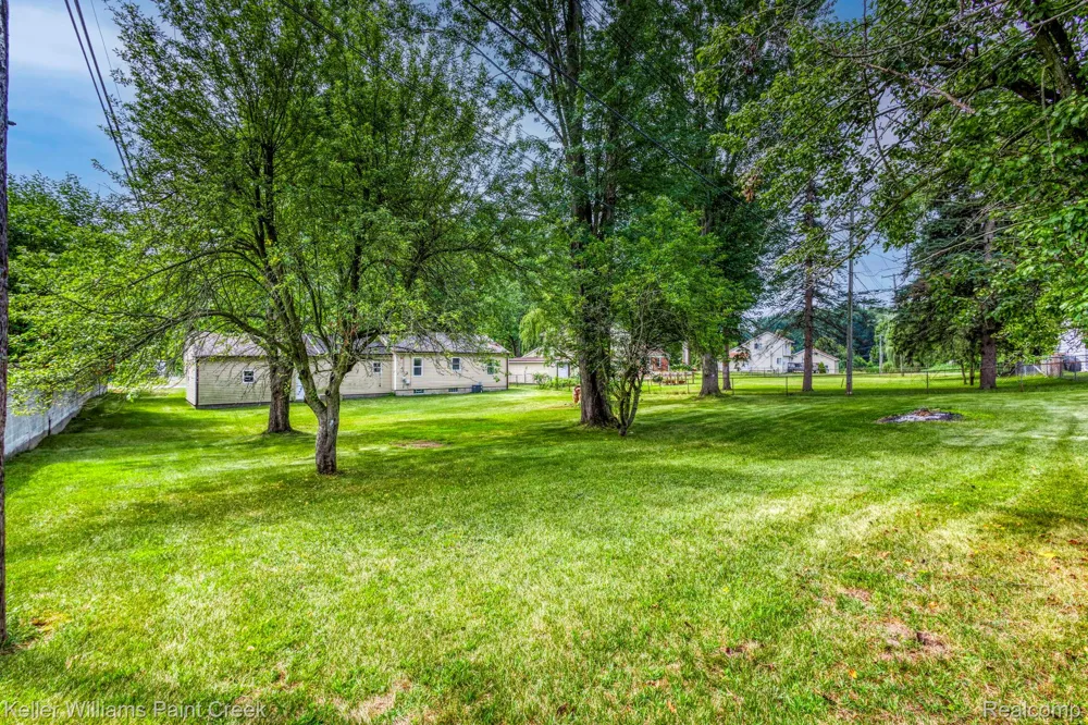 2244 Hammerslea Road Orion Charter Township, MI 48359