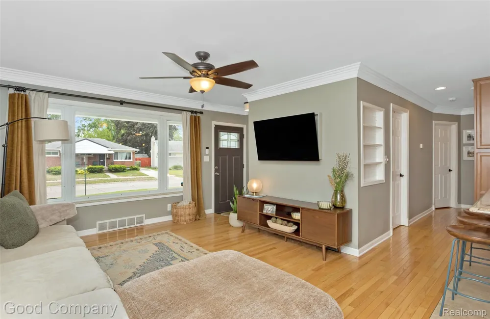 905 Parliament Avenue Madison Heights City, MI 48071