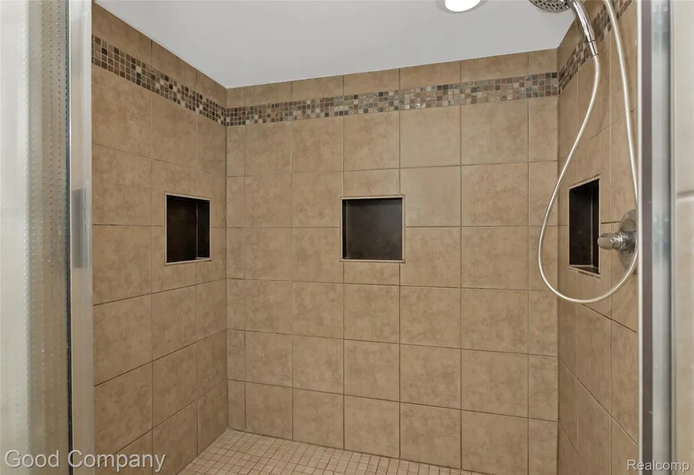 905 Parliament Avenue Madison Heights City, MI 48071