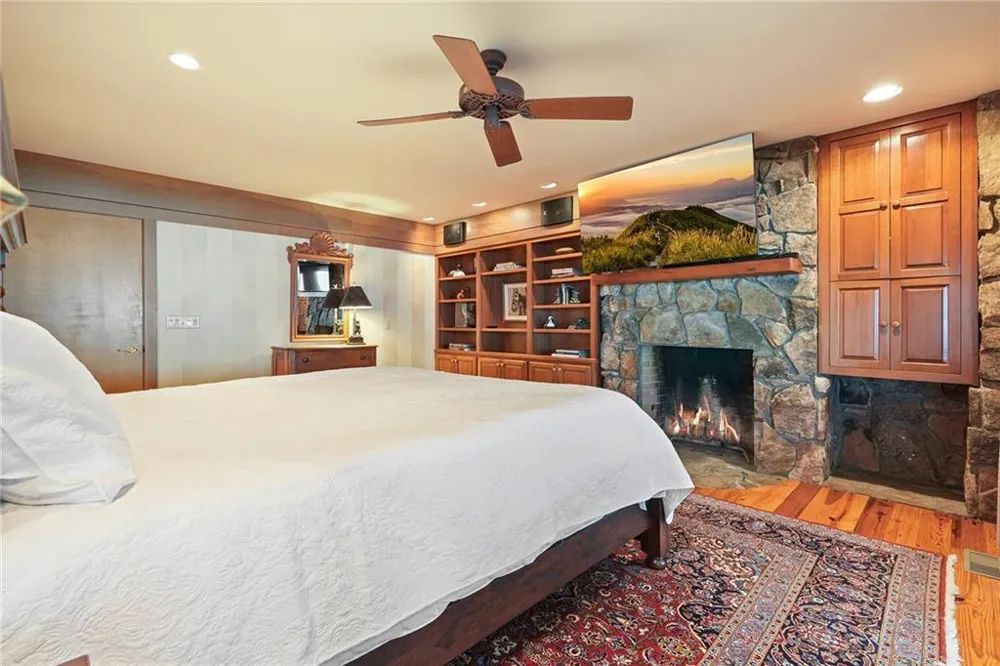 202 Sanderlin Mountain Drive Big Canoe, GA 30143